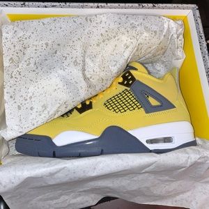 Jordan 4 Lightning. Size 5Y Brand new with original everything.